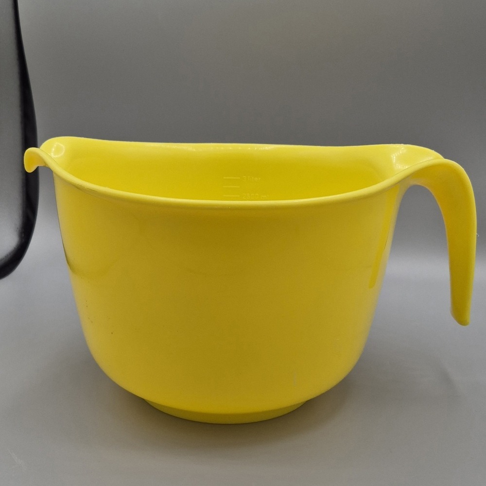 Vintage Rubbermaid 3 Liter 12 Cup yellow Grip‎ N Mix Batter Bowl Measuring #2663
